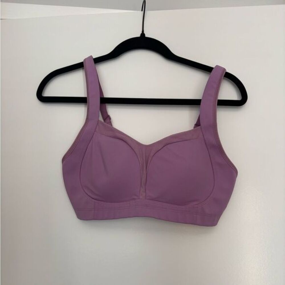 Women's Lululemon Purple Lilac Wisteria 34D Hook Padded Sports Bra